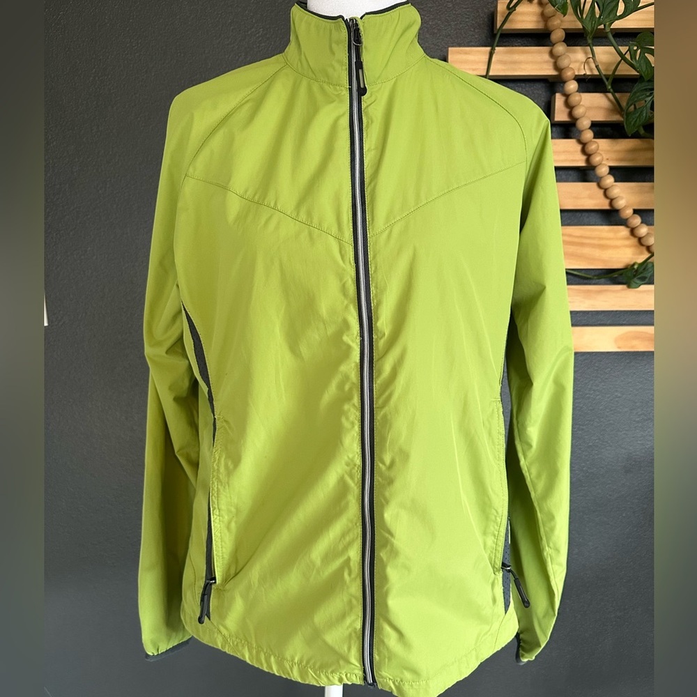 Women's Elevate Vibrant Green Windbreaker Jacket